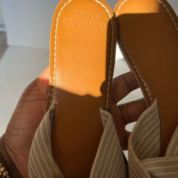 Abercrombie & fitch brown / tan 7.5 slip on - Picture 3 of 6